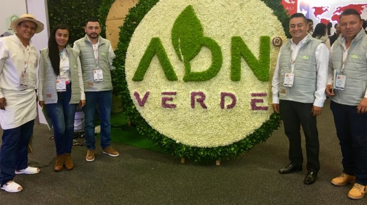 “ADN VERDE® empresa Colombiana comprometida con el sector floricultor y dedicada al desarrollo de productos efectivos y de Bajo Impacto Ambiental